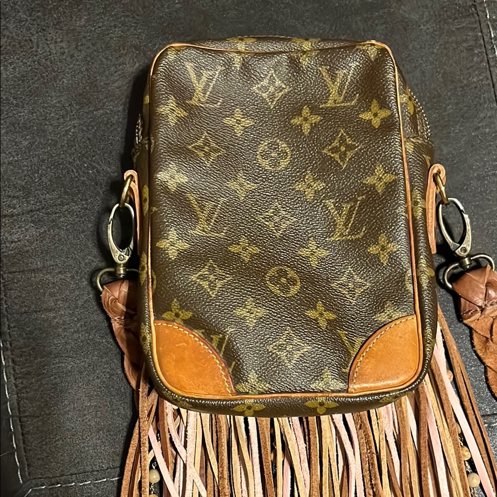 Louis Vuitton Danube Brown and Pink Crossbody Bag with Monogram Canvas - Picture 3 of 10